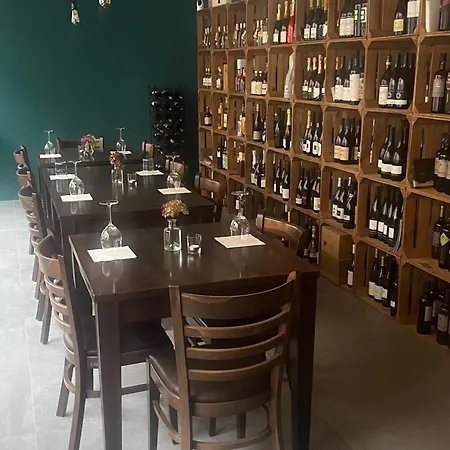 Villa, Wein Und Garten アパート *